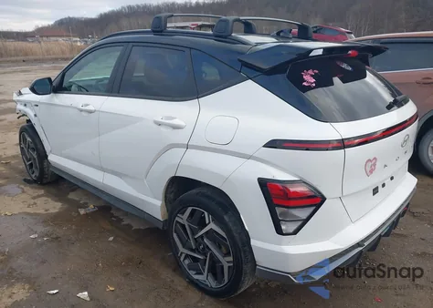 2024 Hyundai Kona N Line z USA, uszkodzony, nr VIN KM8HACA33RU166816
